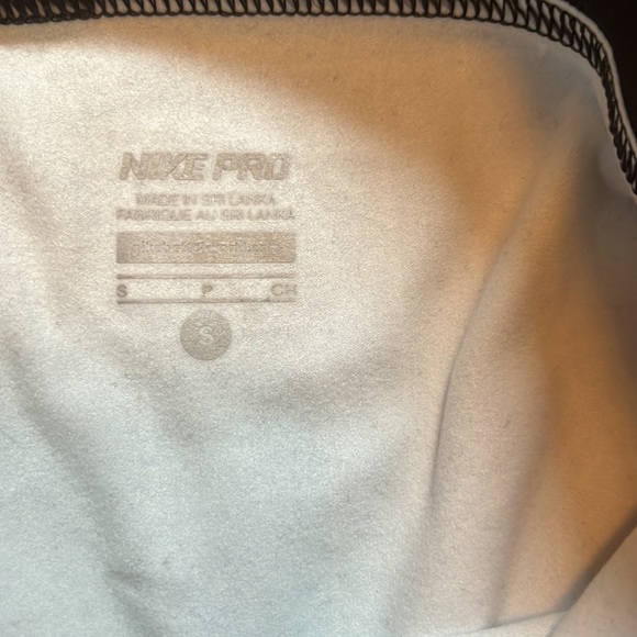 Nike pro legging in black, white and hot pink - Picture 5 of 8